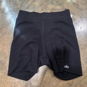 NWT ALO WOMENS SHORTS